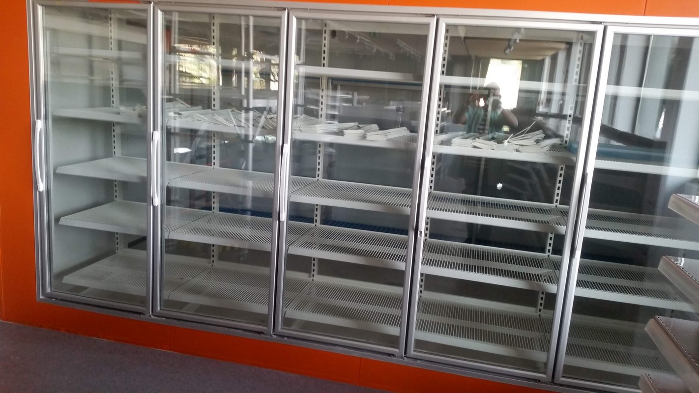 Balayage de la cour et divers rebords